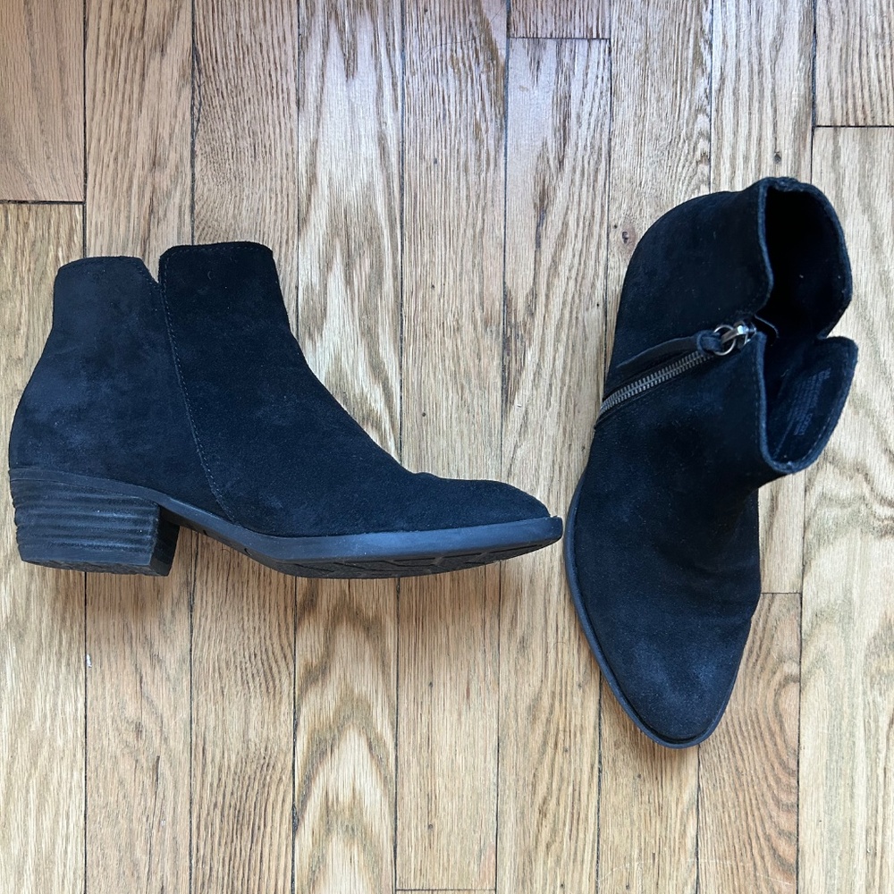 Born Women's Brinlee Bootie,  Distressed Black